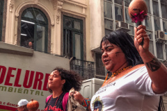 Protesto-indigena-no-centro-da-cidade-do-Rio-de-Janeiro-em-2021-durante-a-pandemia-com-o-objetivo-de-lutar-contra-o-Marco-Temporal-4