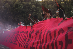 Protesto-indigena-no-centro-da-cidade-do-Rio-de-Janeiro-em-2021-durante-a-pandemia-com-o-objetivo-de-lutar-contra-o-Marco-Temporal.-15